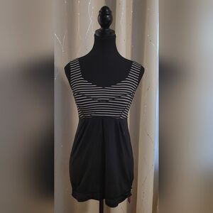 Lululemon Tame Me Tank 2-in-1 Built-in Bra Striped Black White Size 4